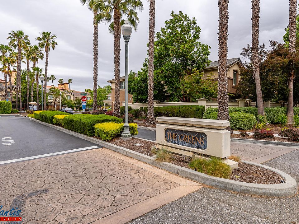 1st image of 323 Oleander Dr