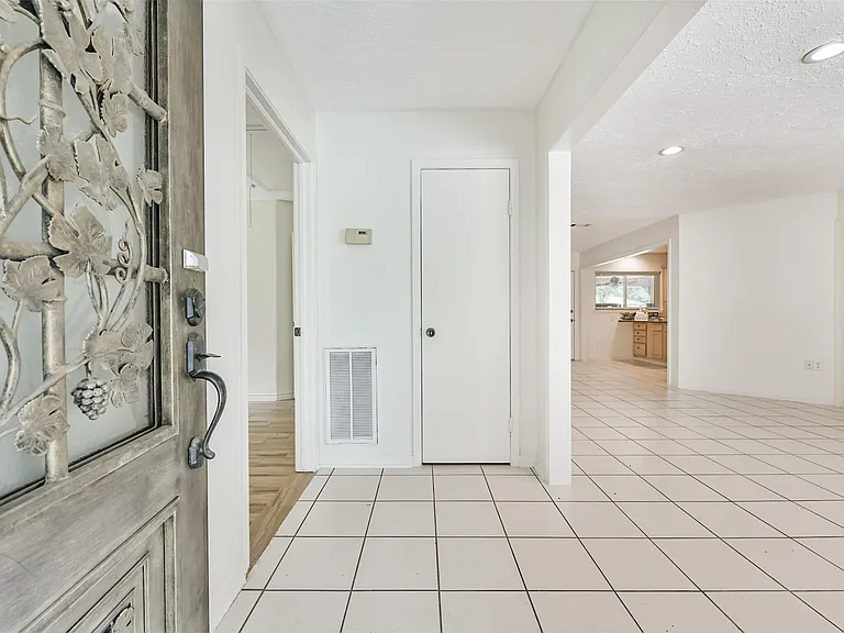 807 Stadium Cir — Photo 5