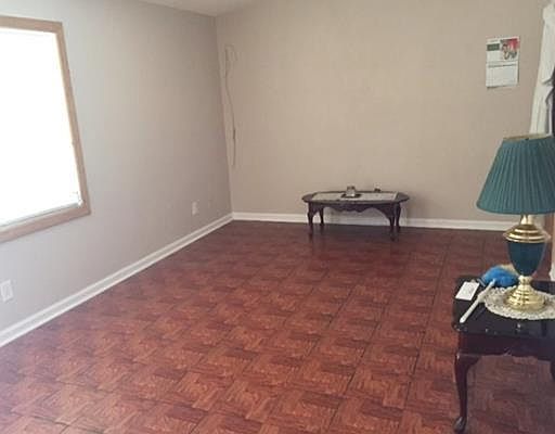 3rd image of 4402 Saratoga Ave