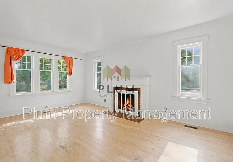 541 E Beckwith Ave — Photo 9