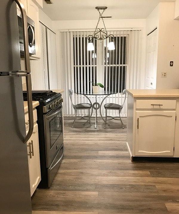 Eat-in Kitchen