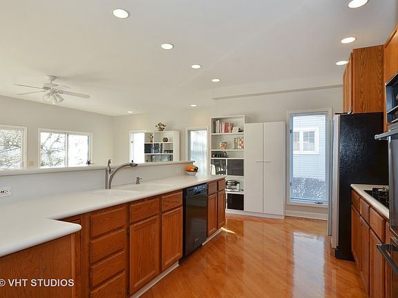 3rd image of 1221 Lake Ave