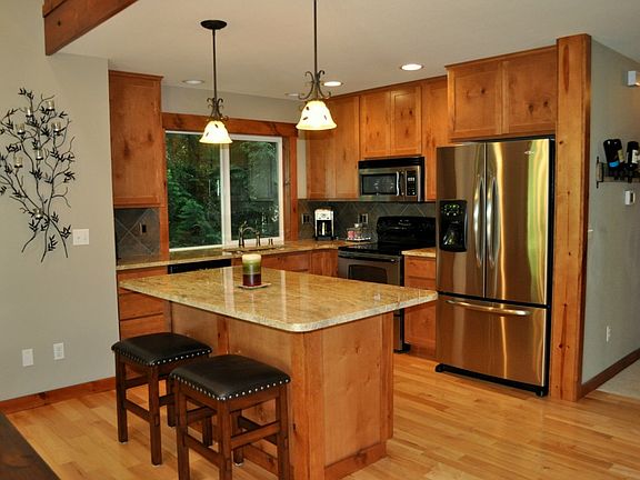 2nd image of 62303 Meadow Way E