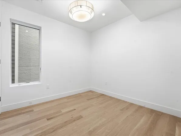 105 Laidlaw Avenue image 13 of 23