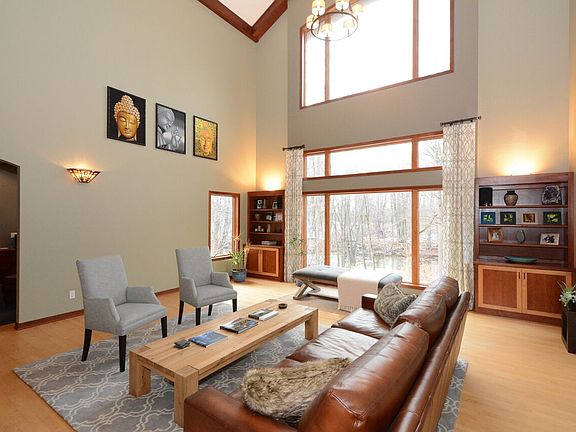 3rd image of 1319 Creekside Ct