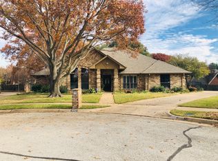 705 Charles Ct, Hurst, TX 76054
