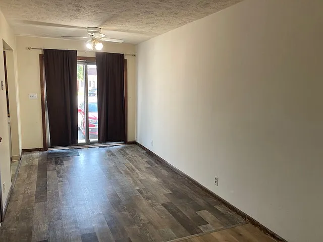 2811 W Koenig St — Photo 3
