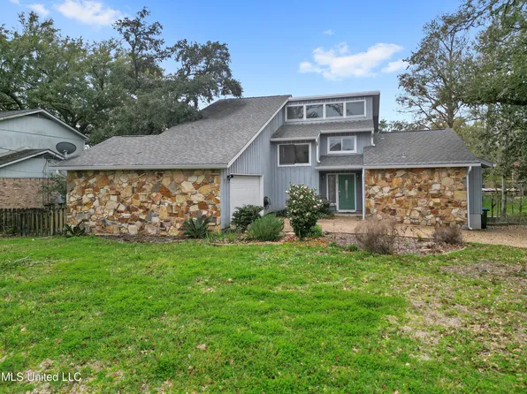 1705 Pat Dr, Gautier, MS 39553