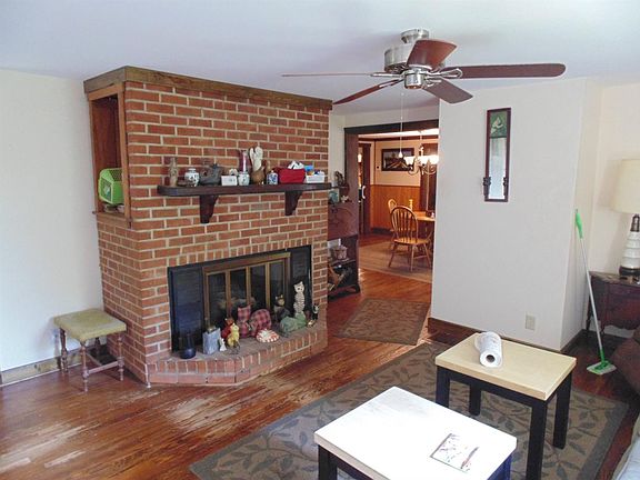 3rd image of 7424 Lincolnway St