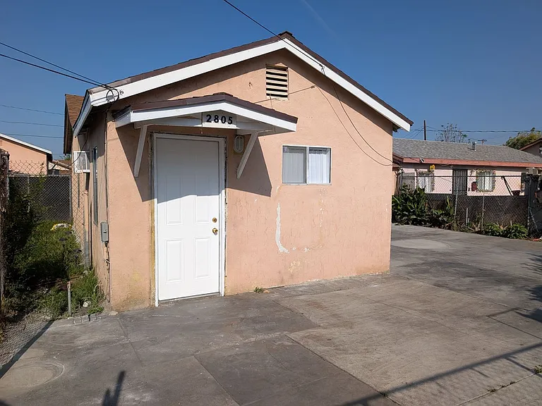 2805 Meeker Ave — Photo 1