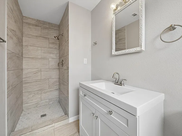 8037 Longridge Dr — Photo 17