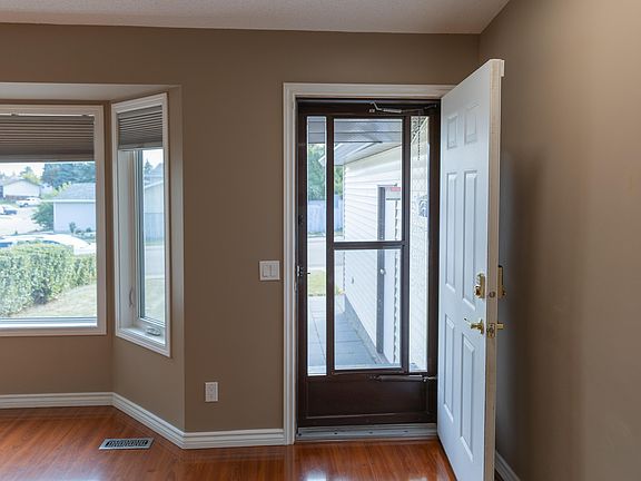 4th image of 1016 48th St NW