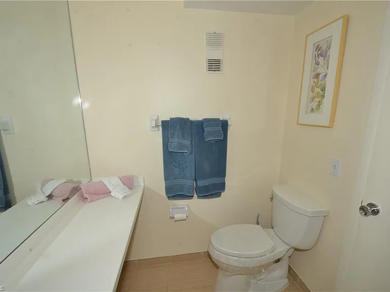 555 Park Shore Dr #B-309 — Photo 16