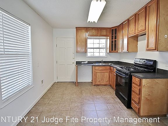 4th image of 8913 Woodcastle Dr