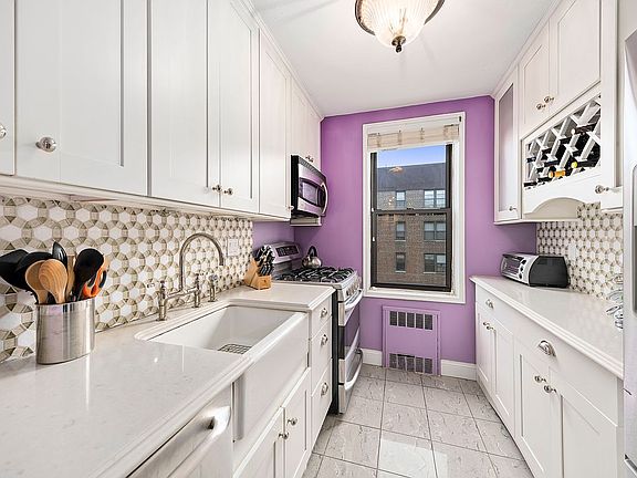 3rd image of 2213 Stuart St Unit 5D