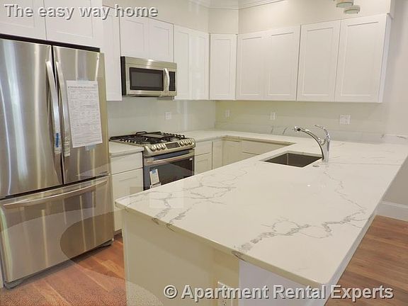 3rd image of 472 Green St #1L