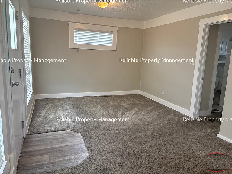 489 N Broadway St — Photo 3