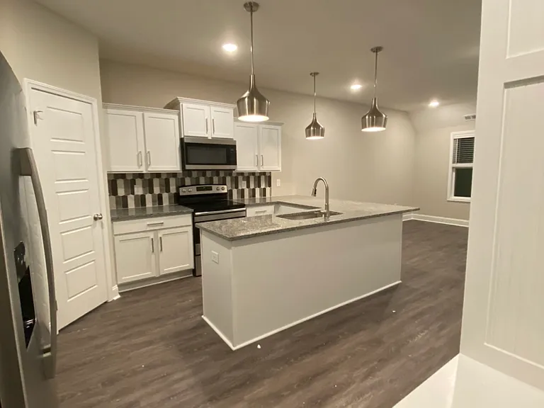 1040 Glenkirk Dr #H — Photo 2