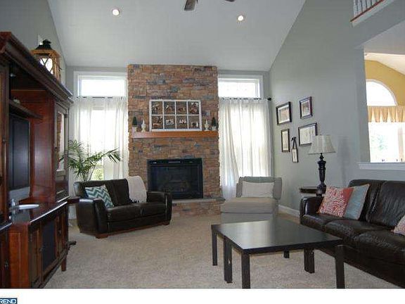 4th image of 1331 Treeline Dr