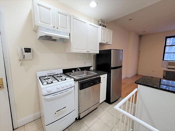 3rd image of 315 E 73rd St APT 1