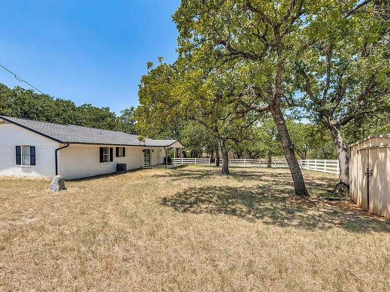 240 County Road 4360 — Photo 22