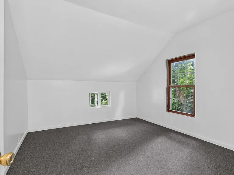 85 Vernon Ave #2 — Photo 6