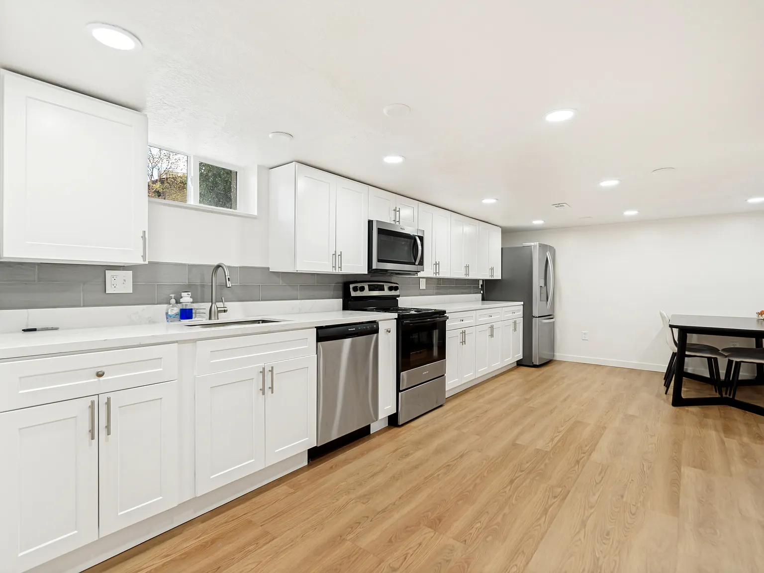2 bed, 1300 sqft, $1,350 — Photo 4