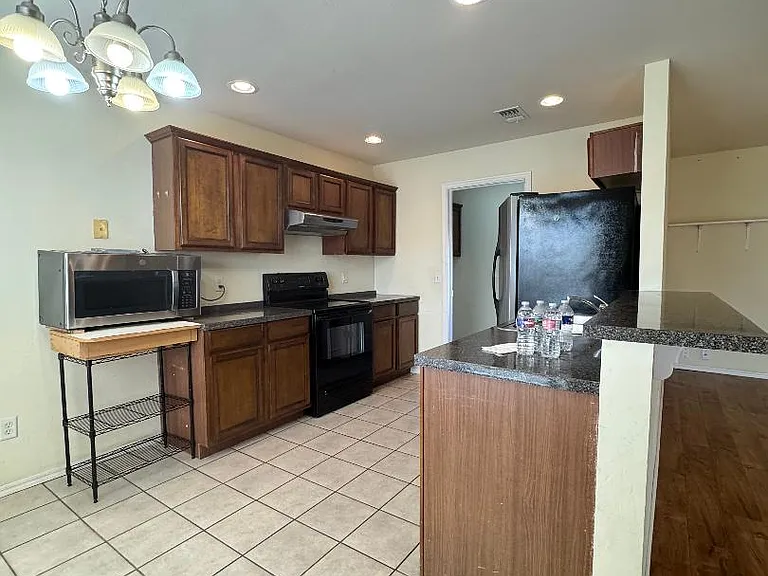 8016 S Klein Ave — Photo 6