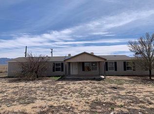 472 Meadowlake Rd, Los Lunas, NM 87031