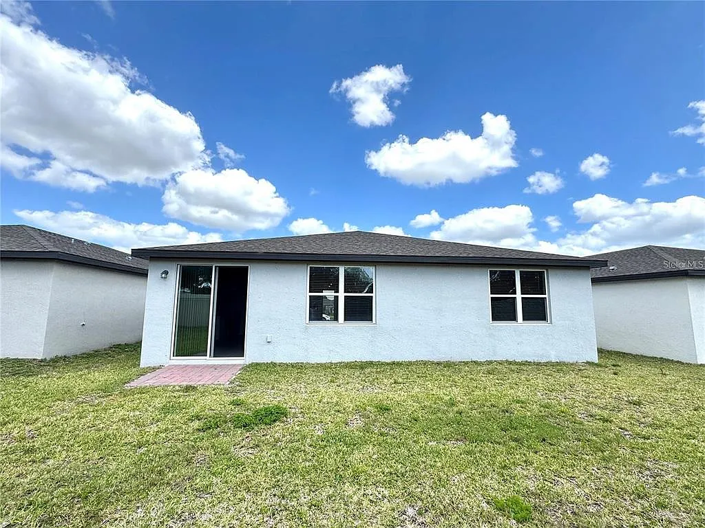 4 bed, 3.0 bath, 1978 sqft, $2,200 — Photo 3