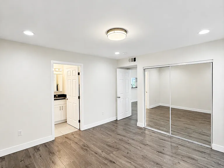 1943 Tamarind Ave #104 — Photo 11