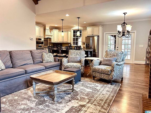 5th image of 1098 Lake Crest Dr