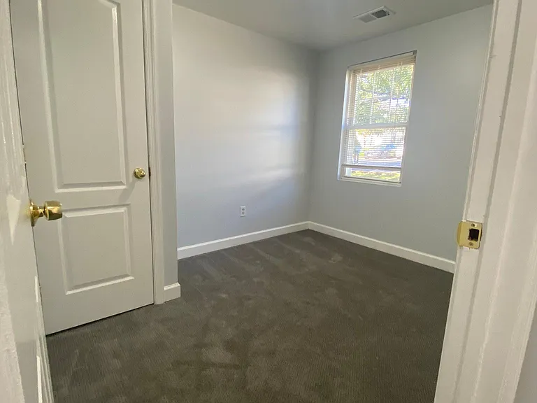 6968 Hawthorne St — Photo 10