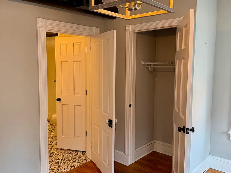 549 E Marion St — Photo 12