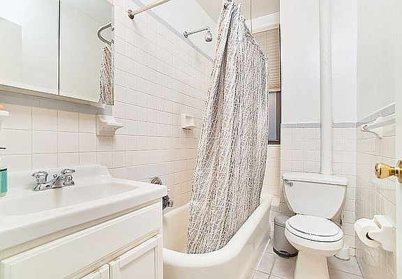 5th image of 135 E 50th St APT 6L