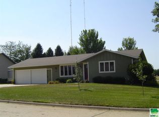 131 19th St SE, Sioux Center, IA 51250