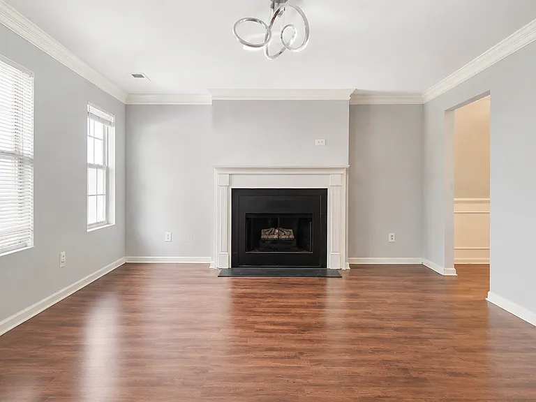 3270 Stratton Ln — Photo 4
