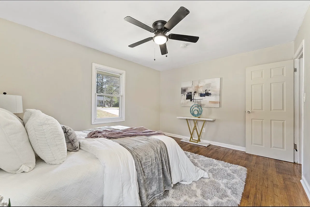 4 bed, 1347 sqft, $2,100 — Photo 4
