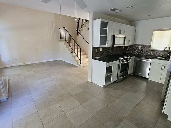4th image of 13180 Spire Cir