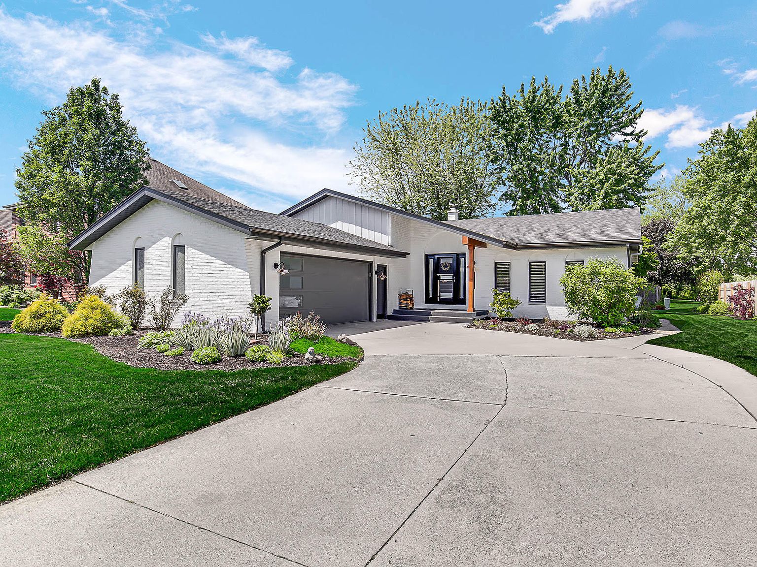 K❤︎ 9754 Redbud Rd, Munster, IN 46321 | Zillow