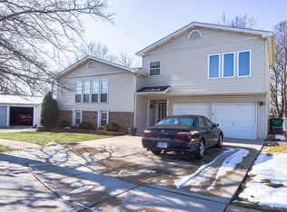 935 Parma Dr, Ballwin, MO 63021