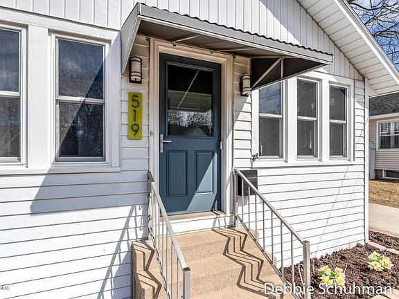 3rd image of 519 Hubbard St NE