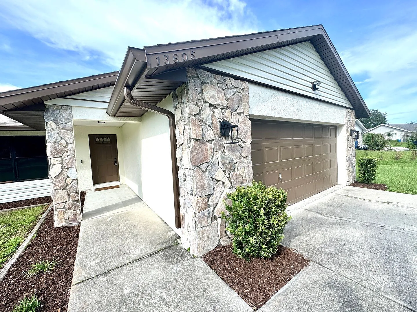 Mill Creek Pond-View Home with A-Rated Schools Near Lakewood Ranch — Photo 3