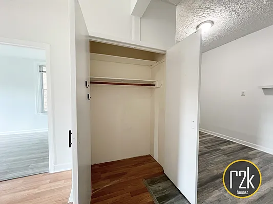 Rented by Realty 2000 Corp | media 21