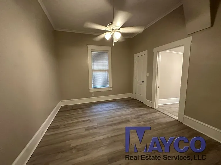 442 Robinson Pl — Photo 7