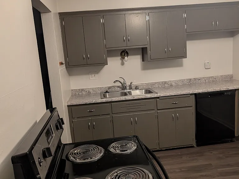 6900 W Oklahoma Ave — Photo 3