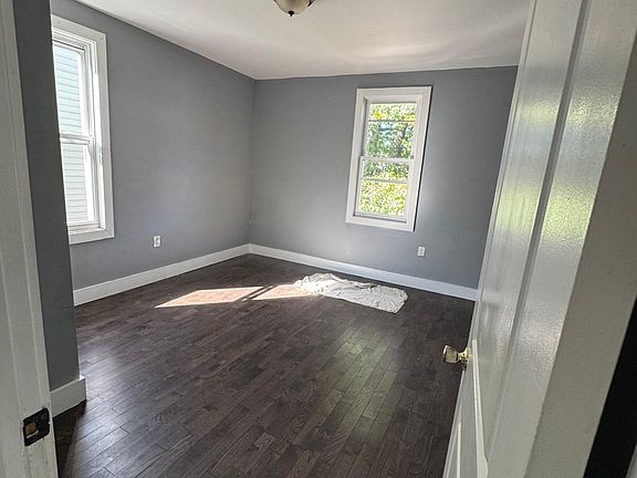 4th image of 179 Hobson St Floor 2
