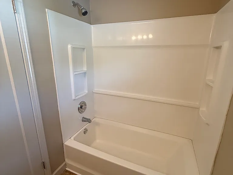 2119 Riverside Dr NE — Photo 11