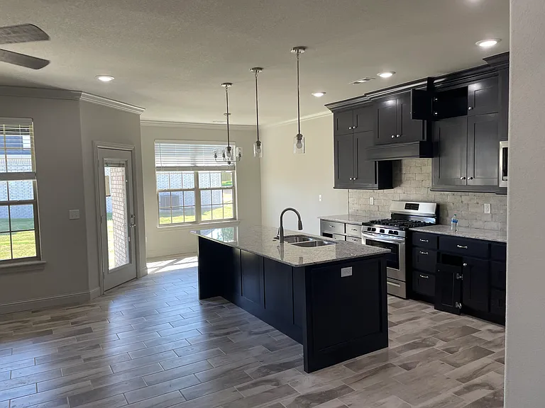 204 Vicks Cir — Photo 4