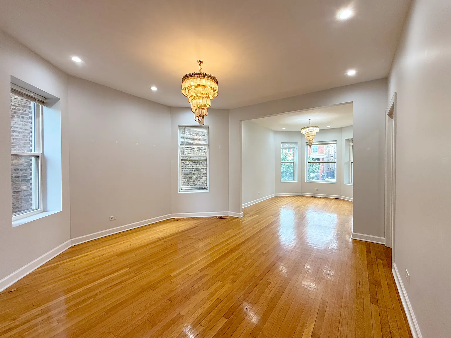 3 bed, 1100 sqft, $2,200 — Photo 2